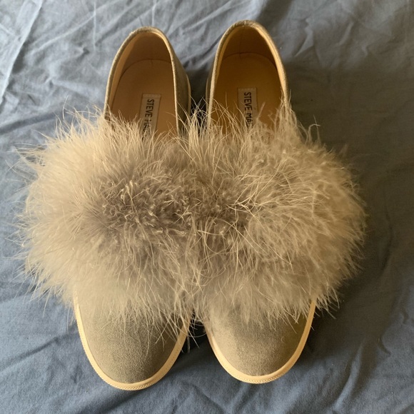 ‼️SOLD - Steve Madden fluff slip on - Picture 2 of 5